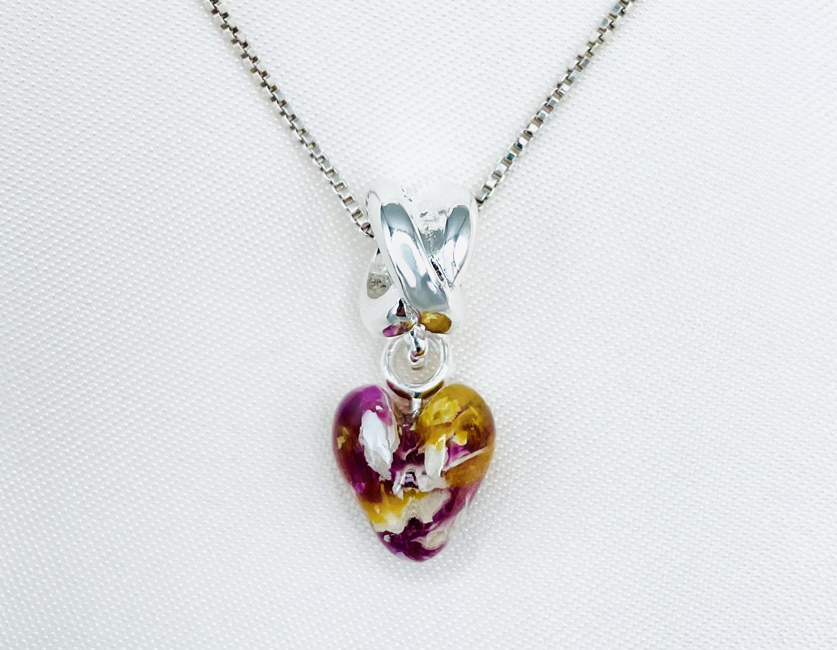 "Show Your Love" Pandora Style Glass Heart - Image 2